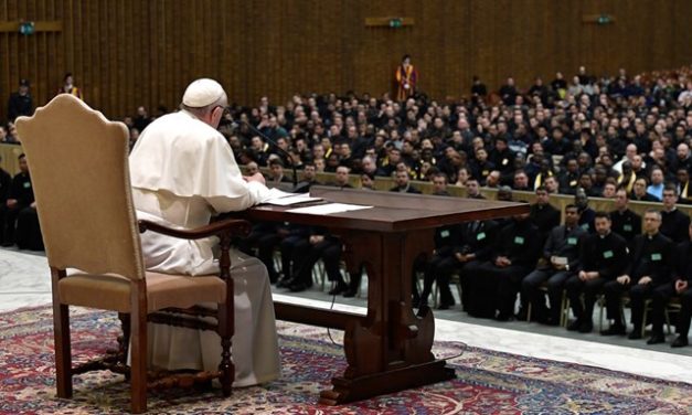 Папа до священиків: бути «отцями», а не «Божими службовцями»