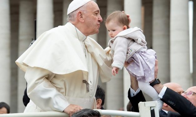 Папа: Не забувайте христити дітей