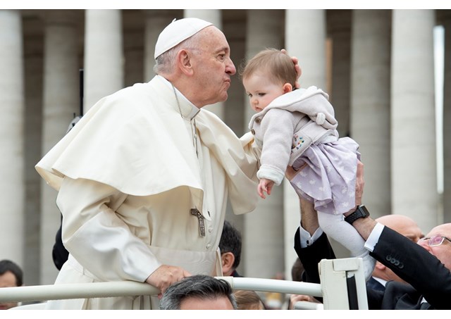 Папа: Не забувайте христити дітей