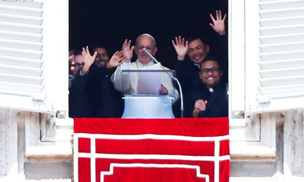 Папа: Ісус Добрий Пастир знає кожного з нас та веде стежками життя