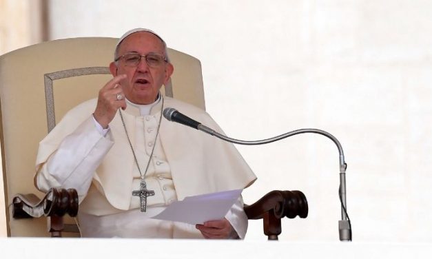 Папа: Моліться до Ісусового Серця, зокрема, за священиків