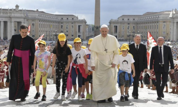 Папа розпочав цикл повчань, присвячений Божим Заповідям