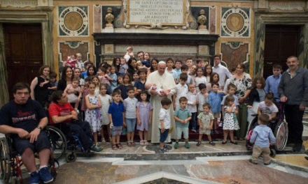 Папа: Сім’я – одна, що складається з чоловіка та жінки