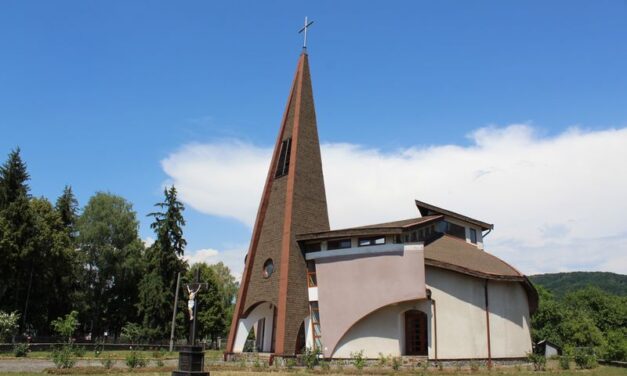 Довге. Костьол посвячений Святому Духу