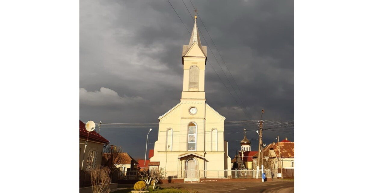 Павшино. Костьол Воздвиження Чесного Хреста