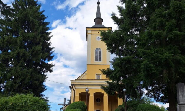 Середнє. Костьол посвячений Святому Луці євангелісту