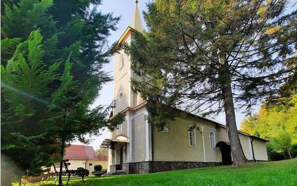 Кольчино (Фрідєшово). Костьол посвячений Святим апостолам Петру та Павлу