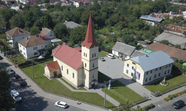 Свалява. Парафія Внебовзяття Пресвятої Діви Марії