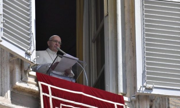 Молитва Папи за всіх, які страждають тілом і душею