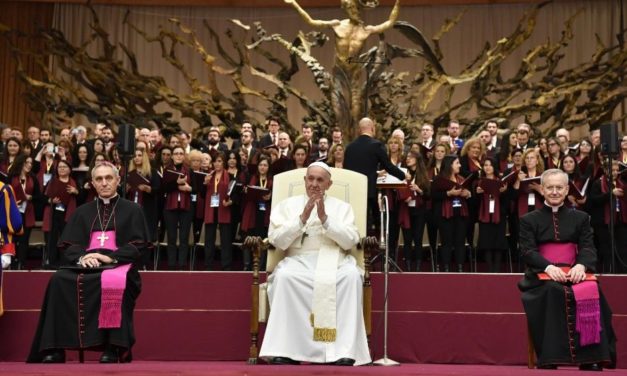 Папа до хористів: Сприяти активній участі вірних у молитві