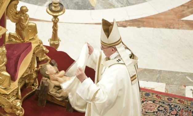 Папа: Перед яслами розуміємо, що життя насичують не блага, а любов