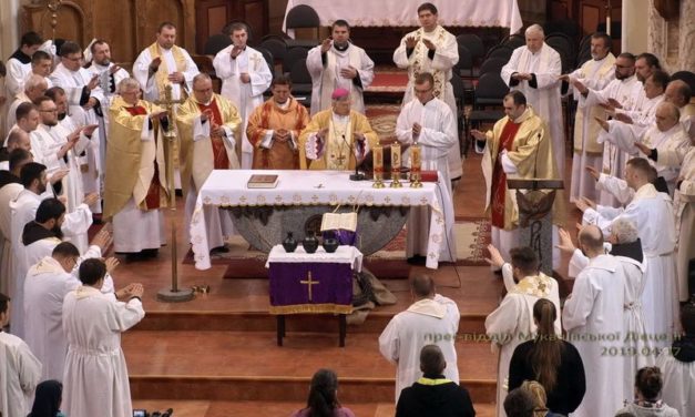 Ісус довіряє нам, священикам! Меса посвячення Мира у кафедральному соборі Мукачева