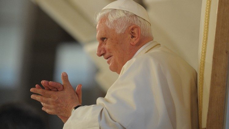 Вислуженому Папі Бенедиктові XVI виповнилося 92 роки