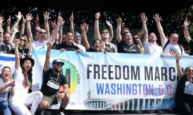 200 колишніх гомосексуалістів, лесбійок та трансгендерів продемонстрували свободу, яку вони знайшли у слідуванні за Ісусом