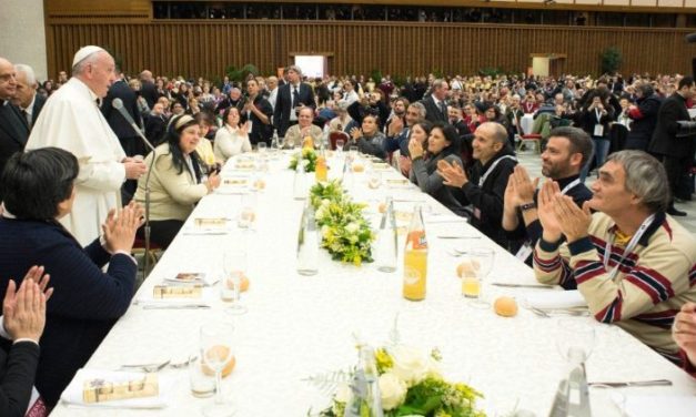 Послання на Всесвітній день бідних: Папа закликає повертати їм надію