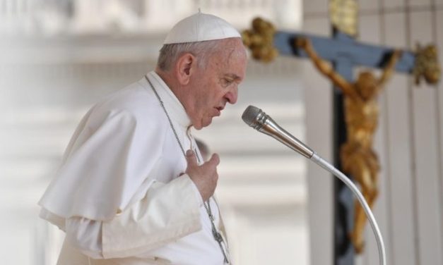 Папа молиться за уражених хворобою Альцгеймера та раковими недугами