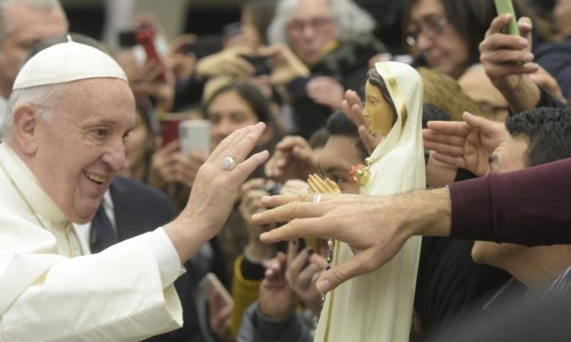 Папа: Церква навіть у кайданах з материнським серцем приймає шукачів Бога