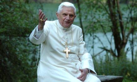 Папі-емеритові Бенедиктові XVI виповнилося 93 роки