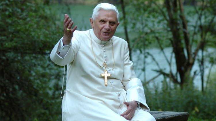 Папі-емеритові Бенедиктові XVI виповнилося 93 роки
