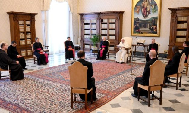 Папа: Ті, хто молиться, знають, що надія сильніша від знеохочення