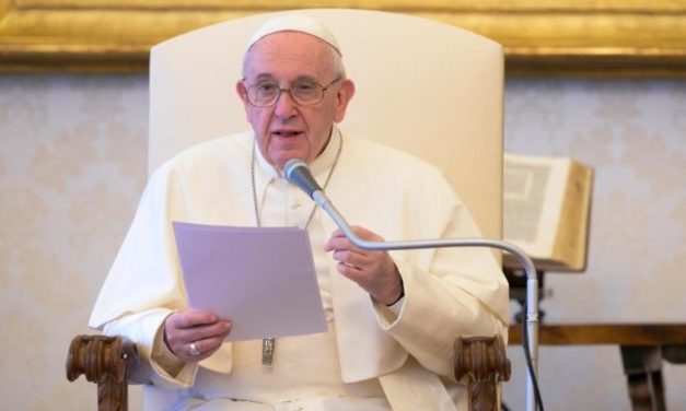 Папа: Незважаючи на кризу, гідність людини повинна завжди шануватися