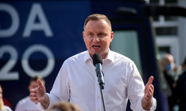 Польща повстала проти ЛГБТ-ідеології та хоче скасувати Стамбульську конвенцію, через наявність в ній гендерної розпусти