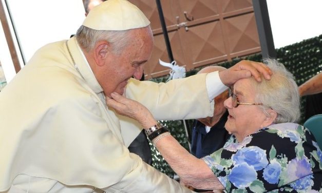 Папа: Де не дбають про похилих віком, там немає майбутнього для молоді