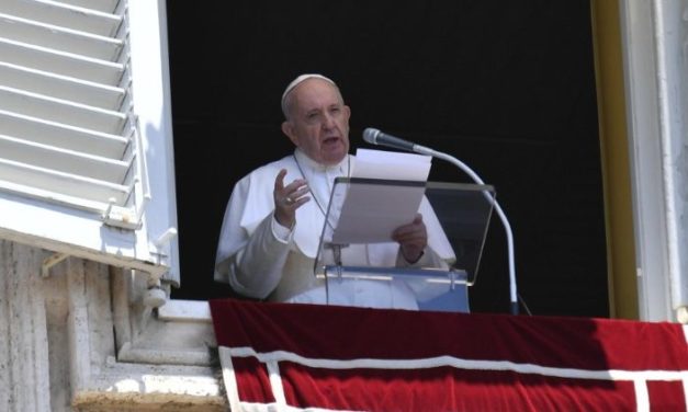 Папа: Чи будуємо своє життя на скелі Ісуса, зробивши життя даром?