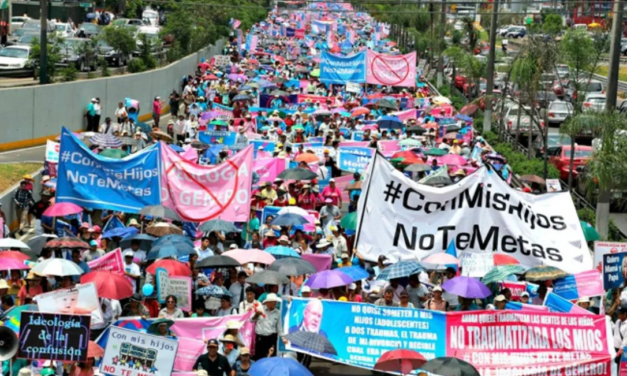 «Геть ідеологію гомосексуалістів від наших дітей!» — 1,5 млн батьків Перу вийшли на вулиці та відстояли право їх дітей бути хлопчиками і дівчатками