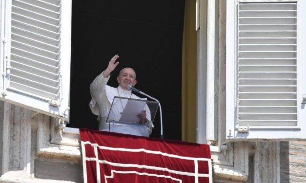 Папа: Ісус дбає про духовні й про матеріальні потреби і навчає співчуття