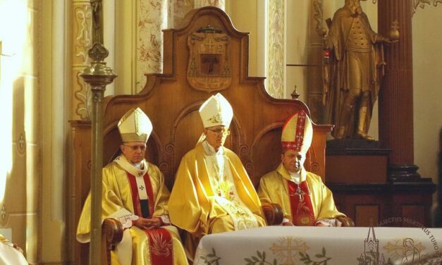 Подячна Служба Божа з нагоди 25-річчя єпископських свячень Антала Майнека