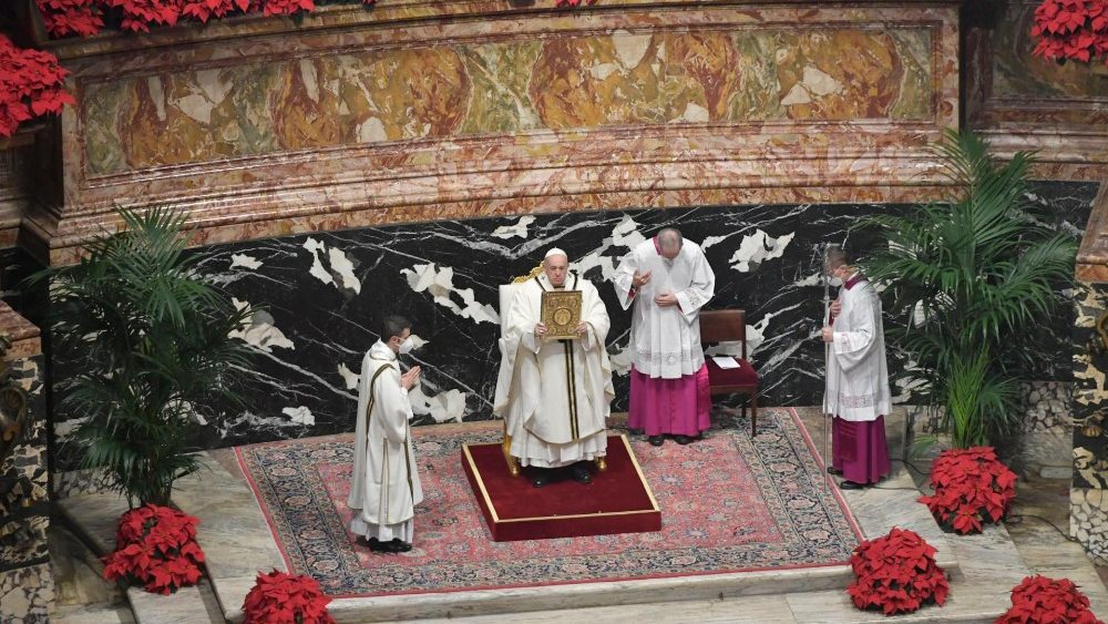 Папа: Наш час потребує адорації, вчімося її від євангельських волхвів