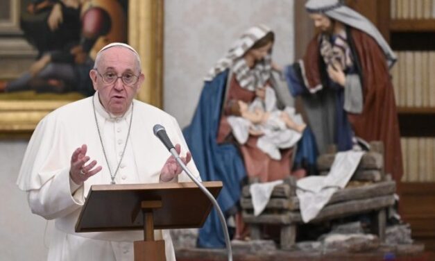 Папа: Бог став тілом, аби сказати, що любить нас у наших слабкостях