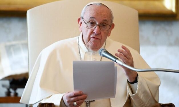 Папа: Прославляймо Бога, вірного Приятеля, любов Якого не маліє