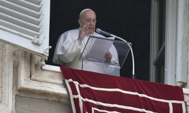 Папа: Господь не пояснює страждання, а відповідає на нього Своєю близькістю