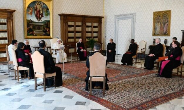 Папа: Богородиця заступається за нас і показує дорогу до Ісуса