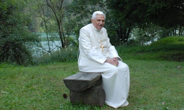 Сьогодні Бенедиктові XVI виповнюється 94 роки життя