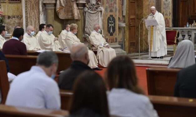 Папа: Схиляємося над ранами ближніх? Це Бог доторкнувся нашого життя