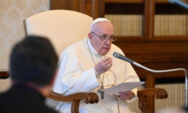 Папа: Основне завдання Церкви – молитися та навчати молитися
