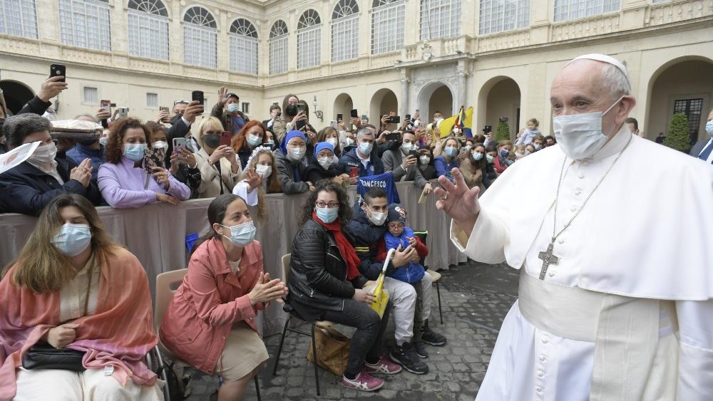 Папа: Наші «чому?», що зринають в періоди труднощів – це також молитва
