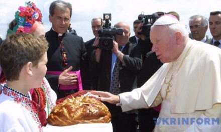 20 років тому Україну відвідав Йоан Павло ІІ. Спогади про Папу Римського його особистого секретаря
