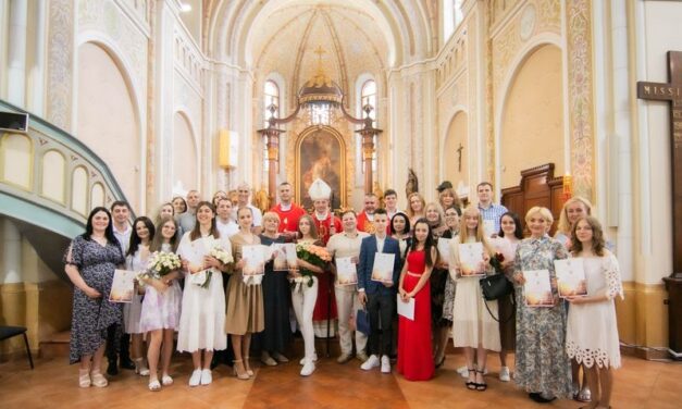 Таїнство Миропомазання та благословення у Мукачівській парафії святого Мартина