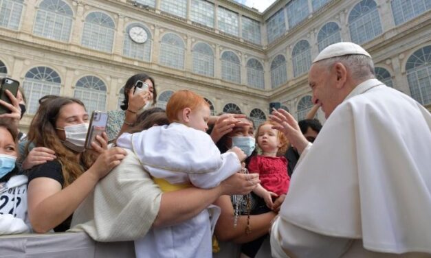 Папа: Не є здоровою та молитва, яка відчужується від життя