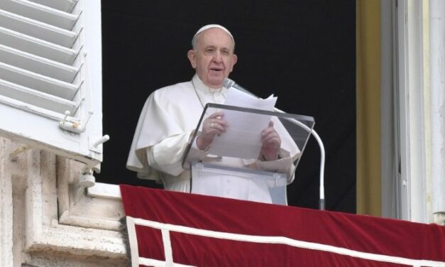 Папа: Вчитися шукати та знаходити Бога в усіх речах