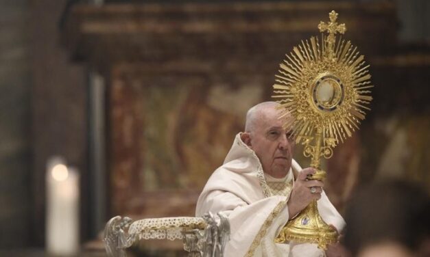 Папа: Коли причащаємося, Ісус надає нового сенсу нашій крихкості