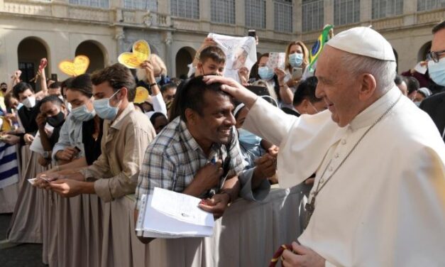 Папа: Ми є частиною молитви Ісуса до Отця