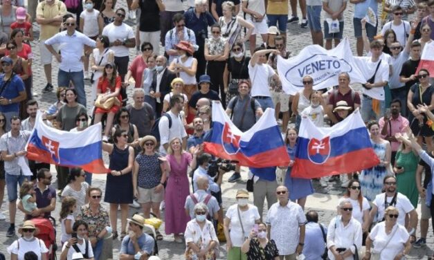 Словацькі єпископи запрошують духовно готуватись до візиту Папи