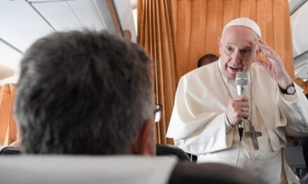 Папа: Церква повинна бути близькою і співчутливою, а не політизованою