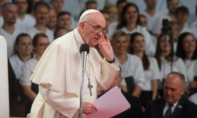 «Устань! Настановляю тебе свідком того, що ти бачив». Послання Папи на СДМ2021