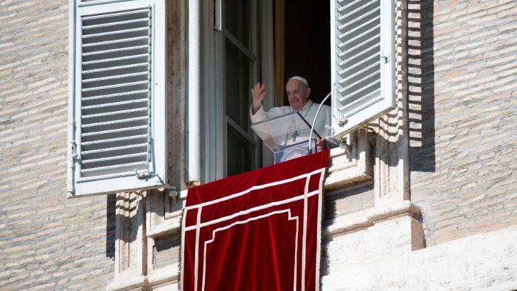 Папа: Справжня слава здобувається не вивищенням понад інших, а служінням